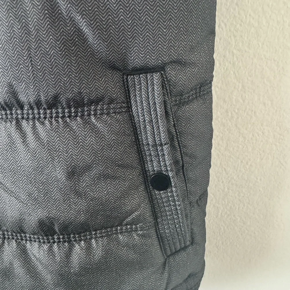 NWT Rock & Republic Black and Gray Men's Puffer Vest